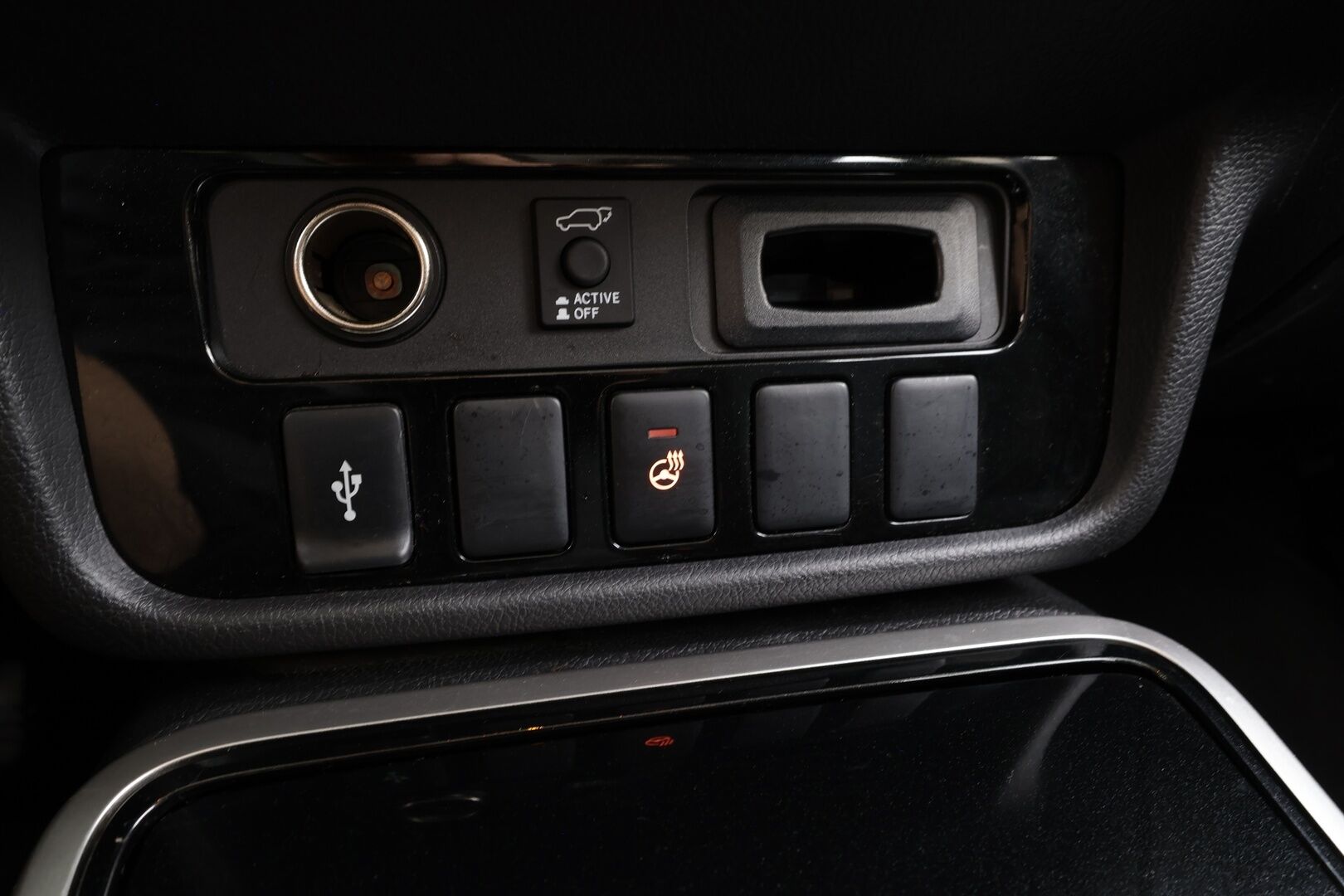Mitsubishi Outlander 2019 2,0 MIVEC Active 2WD CVT 7P - | P.Kamera | Vakkari | Bluetooth | Apple&Android | Ratinlämmitys | Keyless | Facelift | Suomi-auto |