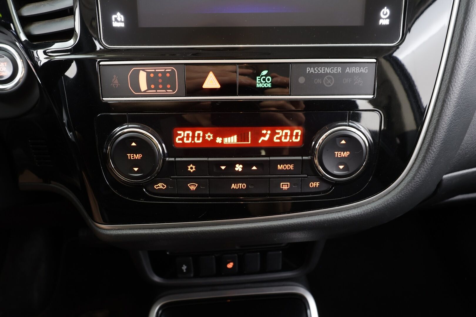 Mitsubishi Outlander 2019 2,0 MIVEC Active 2WD CVT 7P - | P.Kamera | Vakkari | Bluetooth | Apple&Android | Ratinlämmitys | Keyless | Facelift | Suomi-auto |