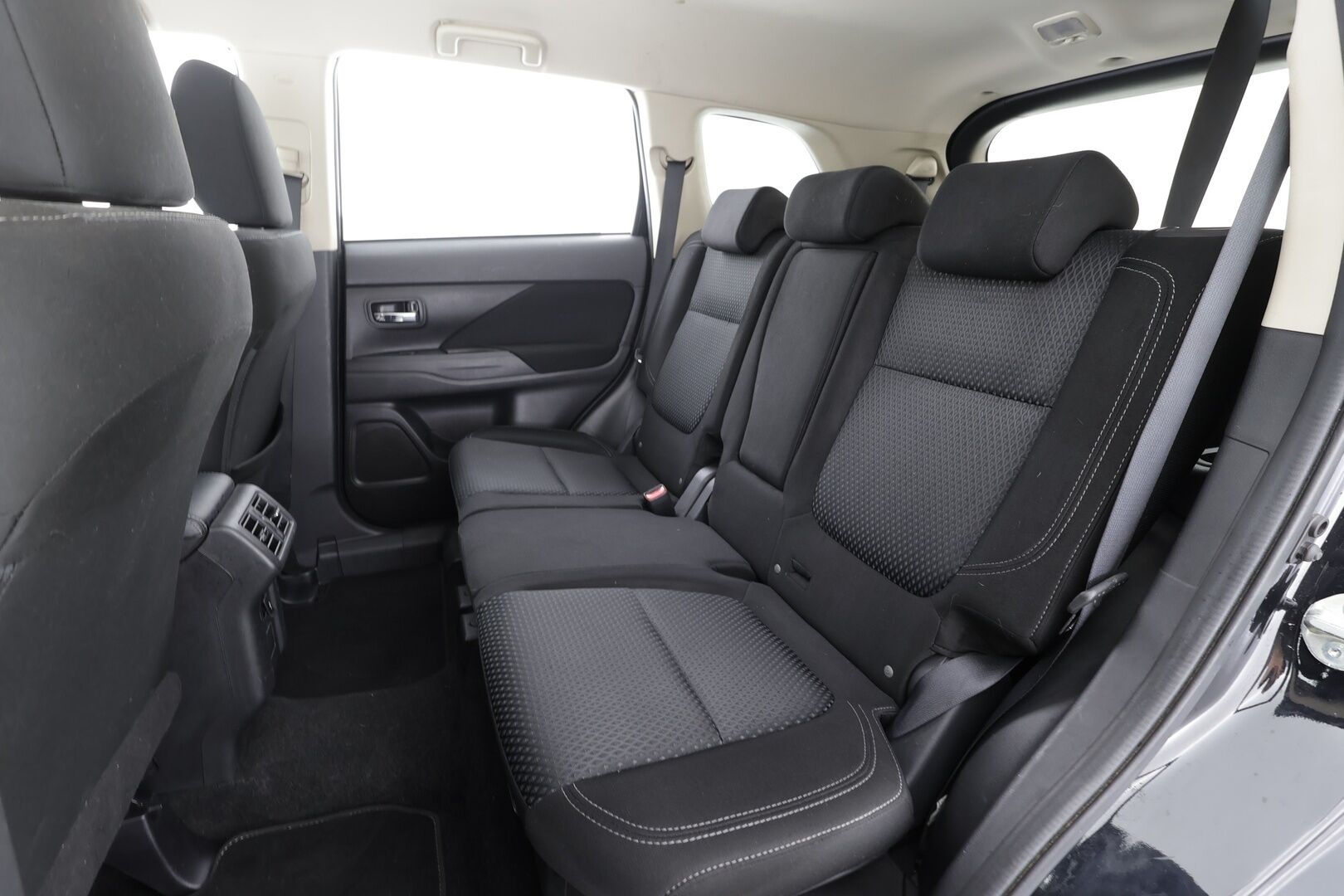 Mitsubishi Outlander 2019 2,0 MIVEC Active 2WD CVT 7P - | P.Kamera | Vakkari | Bluetooth | Apple&Android | Ratinlämmitys | Keyless | Facelift | Suomi-auto |