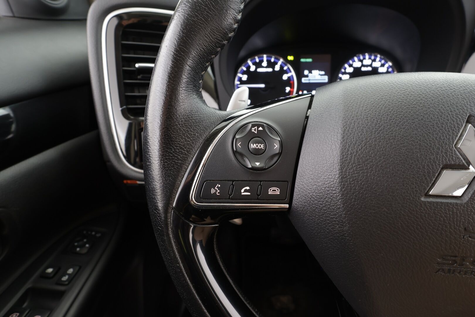 Mitsubishi Outlander 2019 2,0 MIVEC Active 2WD CVT 7P - | P.Kamera | Vakkari | Bluetooth | Apple&Android | Ratinlämmitys | Keyless | Facelift | Suomi-auto |