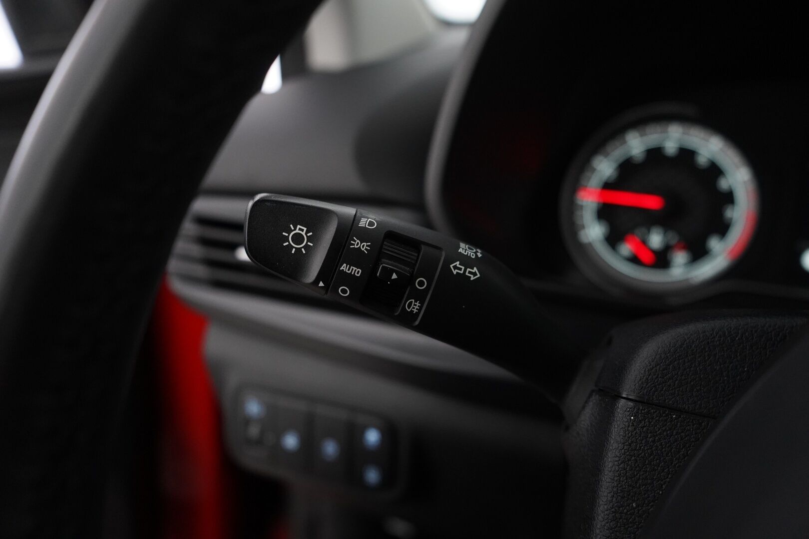 Hyundai i20 Hatchback 2021 1,0 T-GDI 100 hv 7-DCT Fresh *Kaistavahti / Vakkari / Tutka / Ratinlämmitin* - 1-om. Suomi-auto / Juuri huollettu 