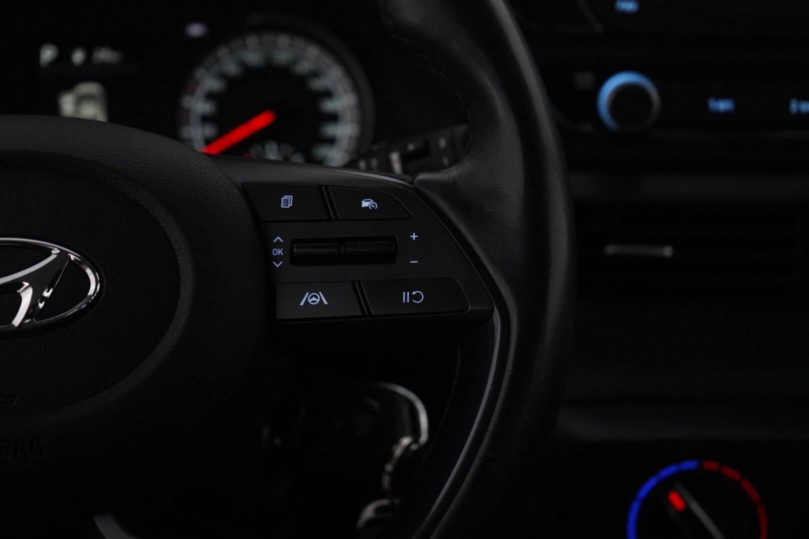 Hyundai i20 Hatchback 2021 1,0 T-GDI 100 hv 7-DCT Fresh *Kaistavahti / Vakkari / Tutka / Ratinlämmitin* - 1-om. Suomi-auto / Juuri huollettu 