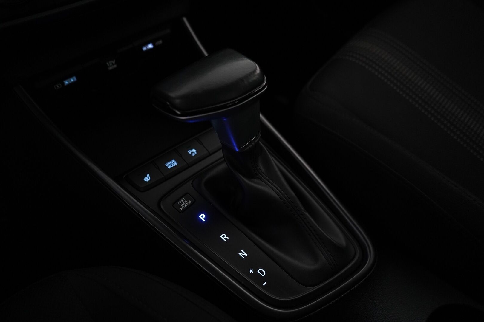 Hyundai i20 Hatchback 2021 1,0 T-GDI 100 hv 7-DCT Fresh *Kaistavahti / Vakkari / Tutka / Ratinlämmitin* - 1-om. Suomi-auto / Juuri huollettu 