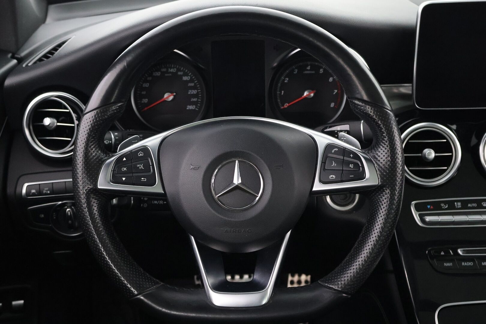 Mercedes-Benz GLC 2018 350 e 4MATIC A Premium Business AMG - Panoraama | Ilmastoidut Nahat | Peruutuskamera | Vetokoukku | ILS LED | Comand Navi | SoH 53%!