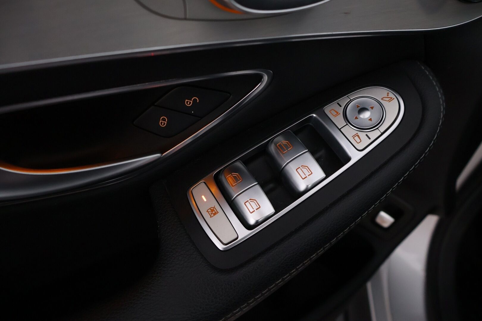 Mercedes-Benz GLC 2018 350 e 4MATIC A Premium Business AMG - Panoraama | Ilmastoidut Nahat | Peruutuskamera | Vetokoukku | ILS LED | Comand Navi | SoH 53%!
