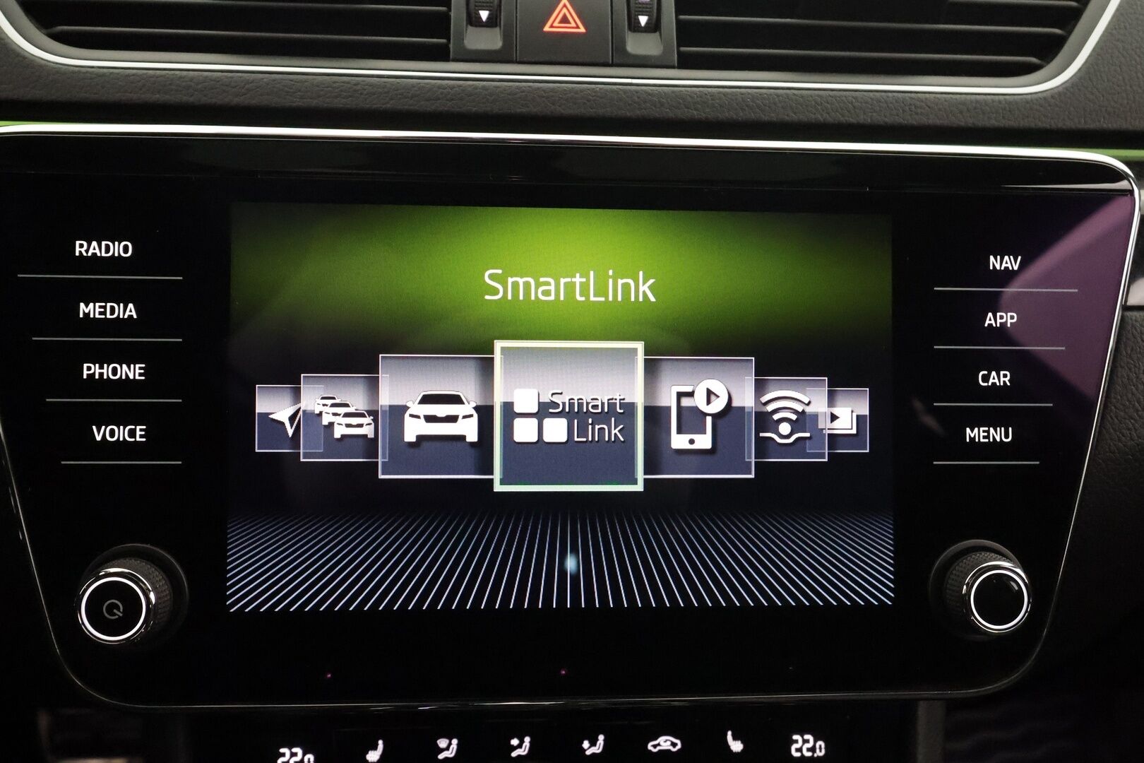 Skoda Superb 2019 2,0 TDI 190 4x4 SportLine DSG * Webasto / ACC / Xenon / P.Kamera / Muistipenkki / Canton / Lasikattoluukku / Keyless * - Suomi-auto / Kahdet renkaat aluvanteilla