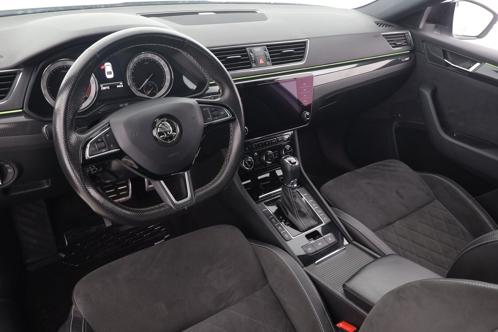 Skoda Superb 2019 2,0 TDI 190 4x4 SportLine DSG * Webasto / ACC / Xenon / P.Kamera / Muistipenkki / Canton / Lasikattoluukku / Keyless * - Suomi-auto / Kahdet renkaat aluvanteilla - HULLUT AVAJAISHULINAT KORKOTARJOUS 3,29 %