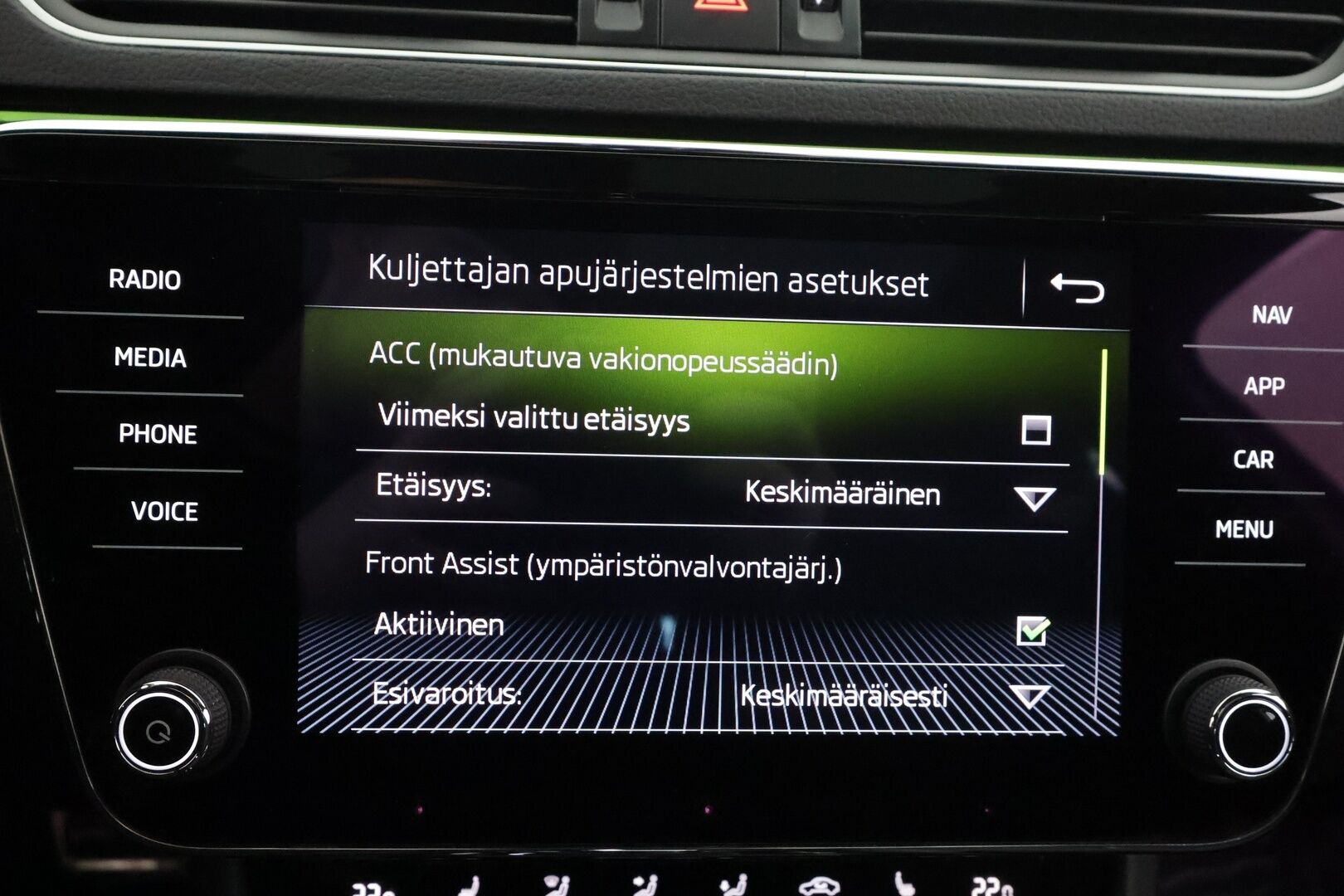 Skoda Superb 2019 2,0 TDI 190 4x4 SportLine DSG * Webasto / ACC / Xenon / P.Kamera / Muistipenkki / Canton / Lasikattoluukku / Keyless * - Suomi-auto / Kahdet renkaat aluvanteilla