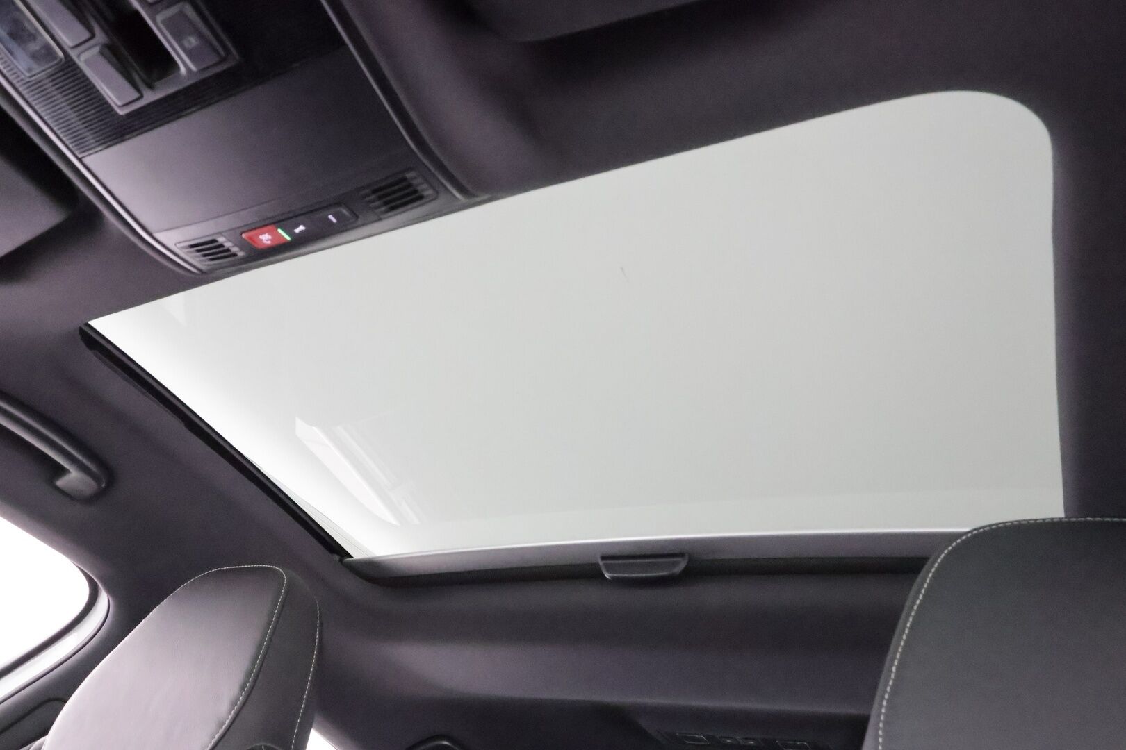 Skoda Superb 2019 2,0 TDI 190 4x4 SportLine DSG * Webasto / ACC / Xenon / P.Kamera / Muistipenkki / Canton / Lasikattoluukku / Keyless * - Suomi-auto / Kahdet renkaat aluvanteilla - HULLUT AVAJAISHULINAT KORKOTARJOUS 3,29 %