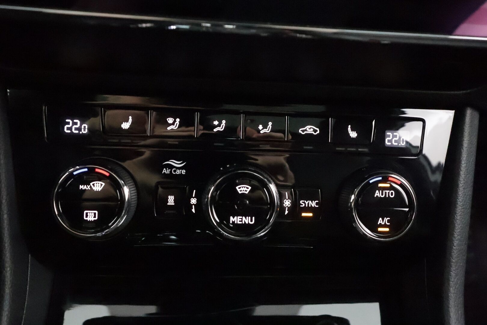 Skoda Superb 2019 2,0 TDI 190 4x4 SportLine DSG * Webasto / ACC / Xenon / P.Kamera / Muistipenkki / Canton / Lasikattoluukku / Keyless * - Suomi-auto / Kahdet renkaat aluvanteilla