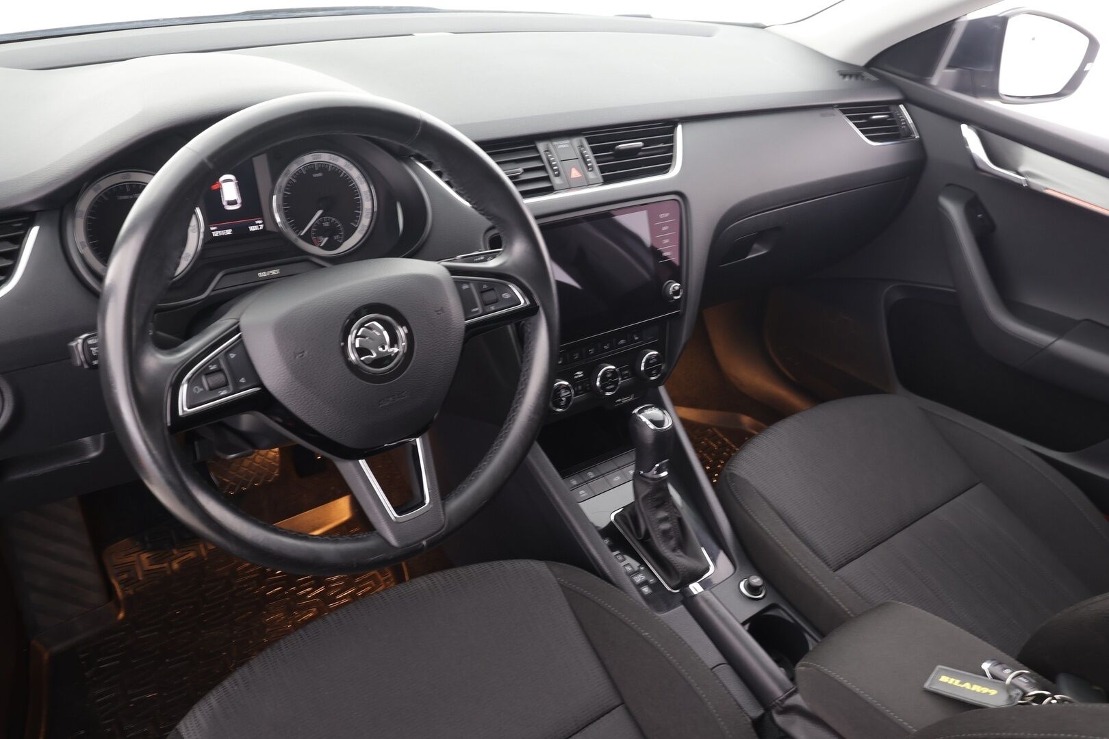 Skoda Octavia 2019 Combi 2,0 TSI 190 Style DSG * Vakkari / Webasto / LED / P.kamera / Apple&Android / Keyless * - Suomi-auto / Kahdet Renkaat