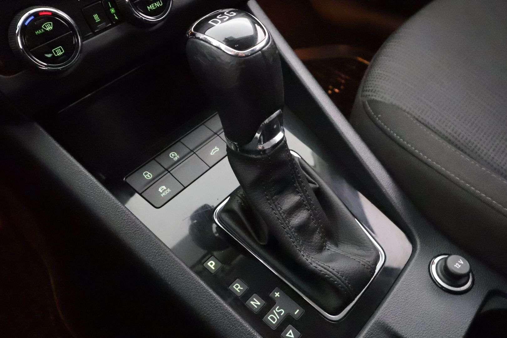 Skoda Octavia 2019 Combi 2,0 TSI 190 Style DSG * Vakkari / Webasto / LED / P.kamera / Apple&Android / Keyless * - Suomi-auto / Kahdet Renkaat