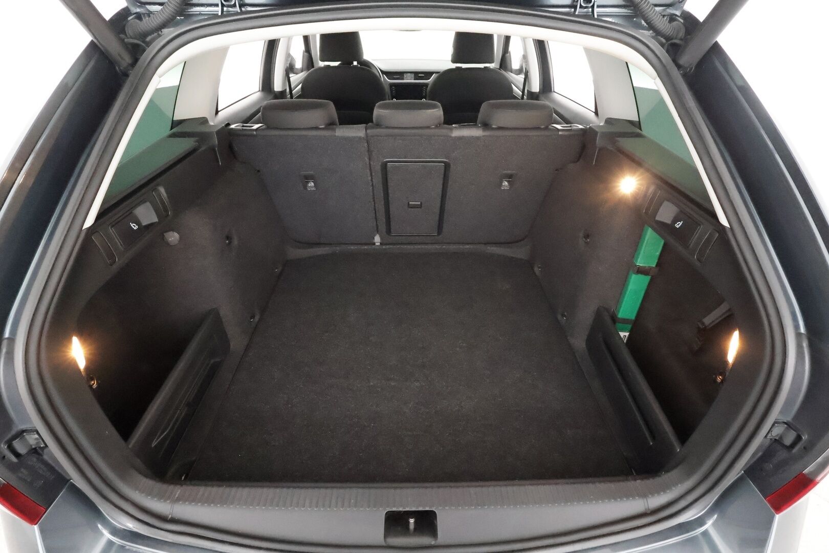 Skoda Octavia 2019 Combi 2,0 TSI 190 Style DSG * Vakkari / Webasto / LED / P.kamera / Apple&Android / Keyless * - Suomi-auto / Kahdet Renkaat