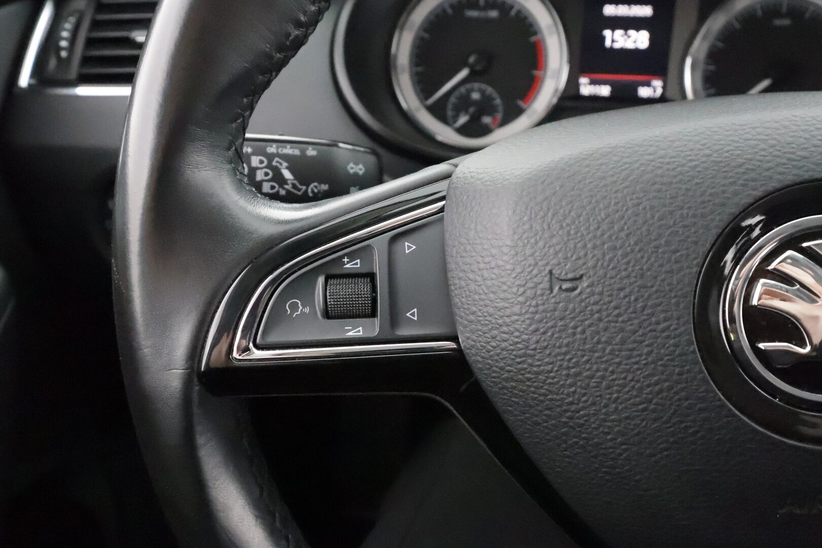 Skoda Octavia 2019 Combi 2,0 TSI 190 Style DSG * Vakkari / Webasto / LED / P.kamera / Apple&Android / Keyless * - Suomi-auto / Kahdet Renkaat