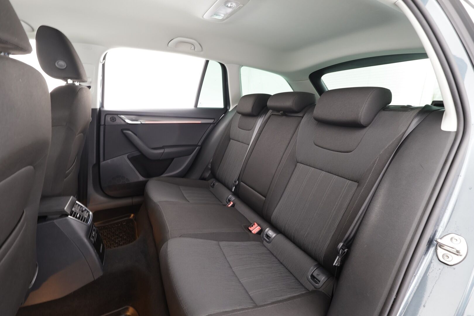 Skoda Octavia 2019 Combi 2,0 TSI 190 Style DSG * Vakkari / Webasto / LED / P.kamera / Apple&Android / Keyless * - Suomi-auto / Kahdet Renkaat