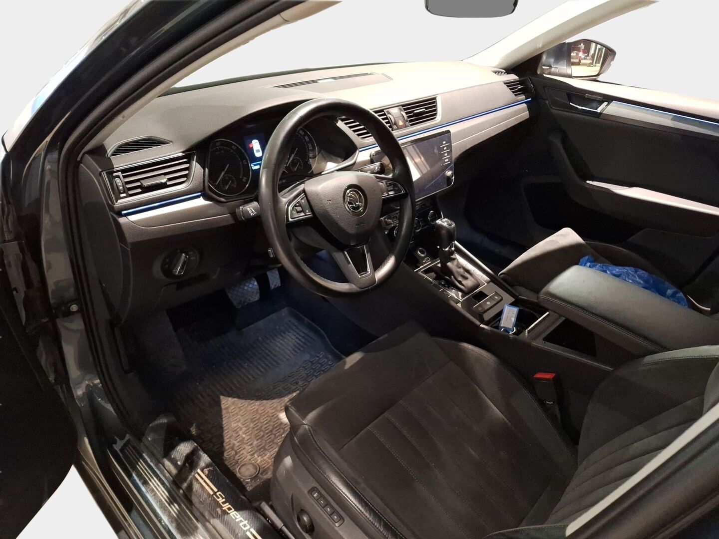 Skoda Superb 2019 2,0 TDI 150 Style BusinessLine DSG Autom. *ACC / Canton / Webasto / Muistipenkki / P.Kamera / Tutkat / KeyLessGo* - Jakohihna vaihdettu 2024 / Siistikuntoinen Suomiauto kaksilla renkailla ja Skodan vanteilla! - HULLUT AVAJAISHULINAT KORKOTARJOUS 3,29 %