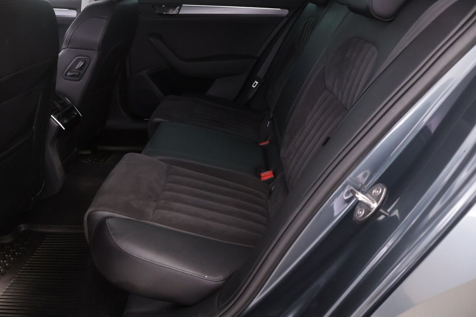 Skoda Superb 2019 2,0 TDI 150 Style BusinessLine DSG Autom. - ACC | Canton | Webasto | Muistipenkki | P.Kamera | Tutkat | KeyLessGo
