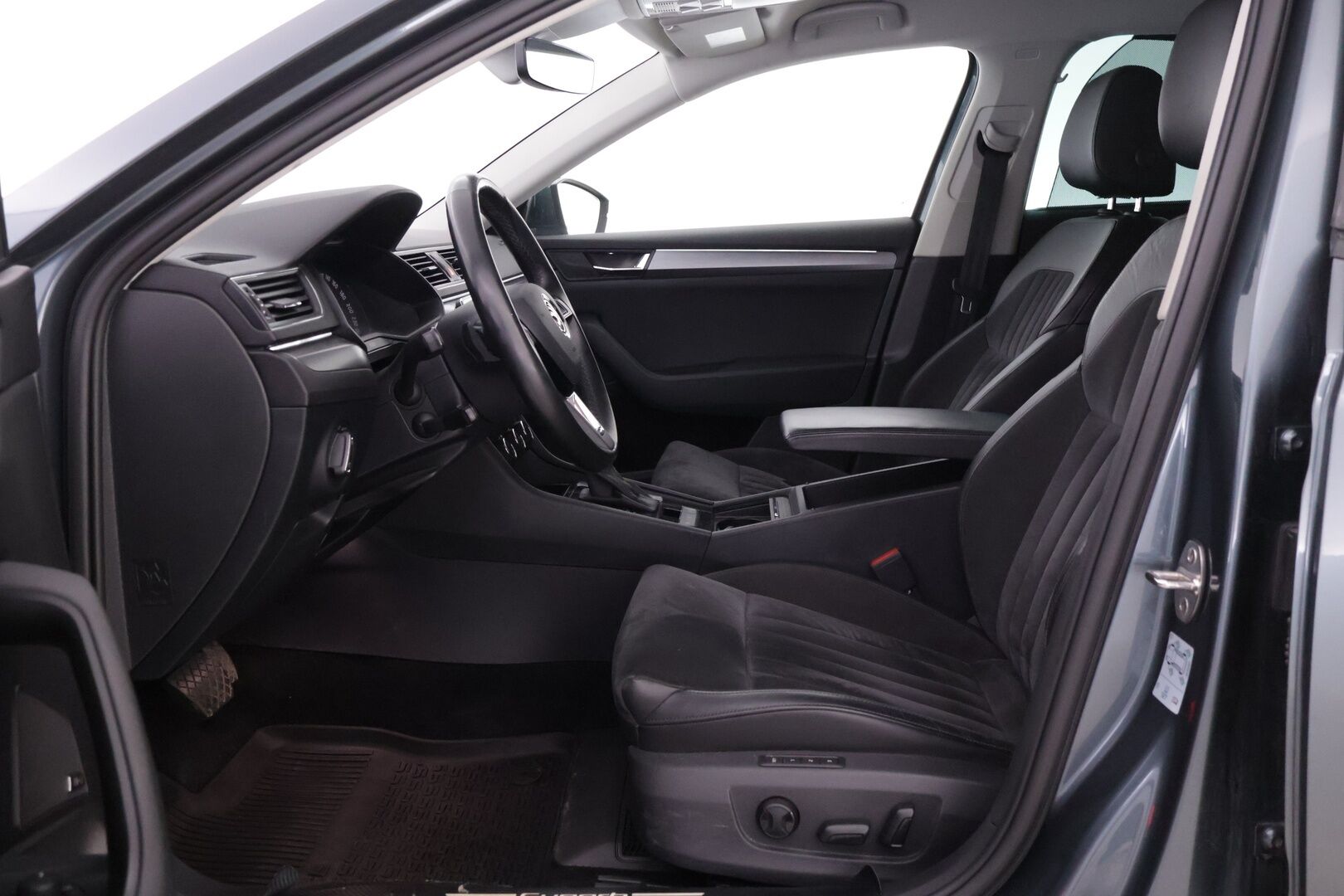 Skoda Superb 2019 2,0 TDI 150 Style BusinessLine DSG Autom. - ACC | Canton | Webasto | Muistipenkki | P.Kamera | Tutkat | KeyLessGo