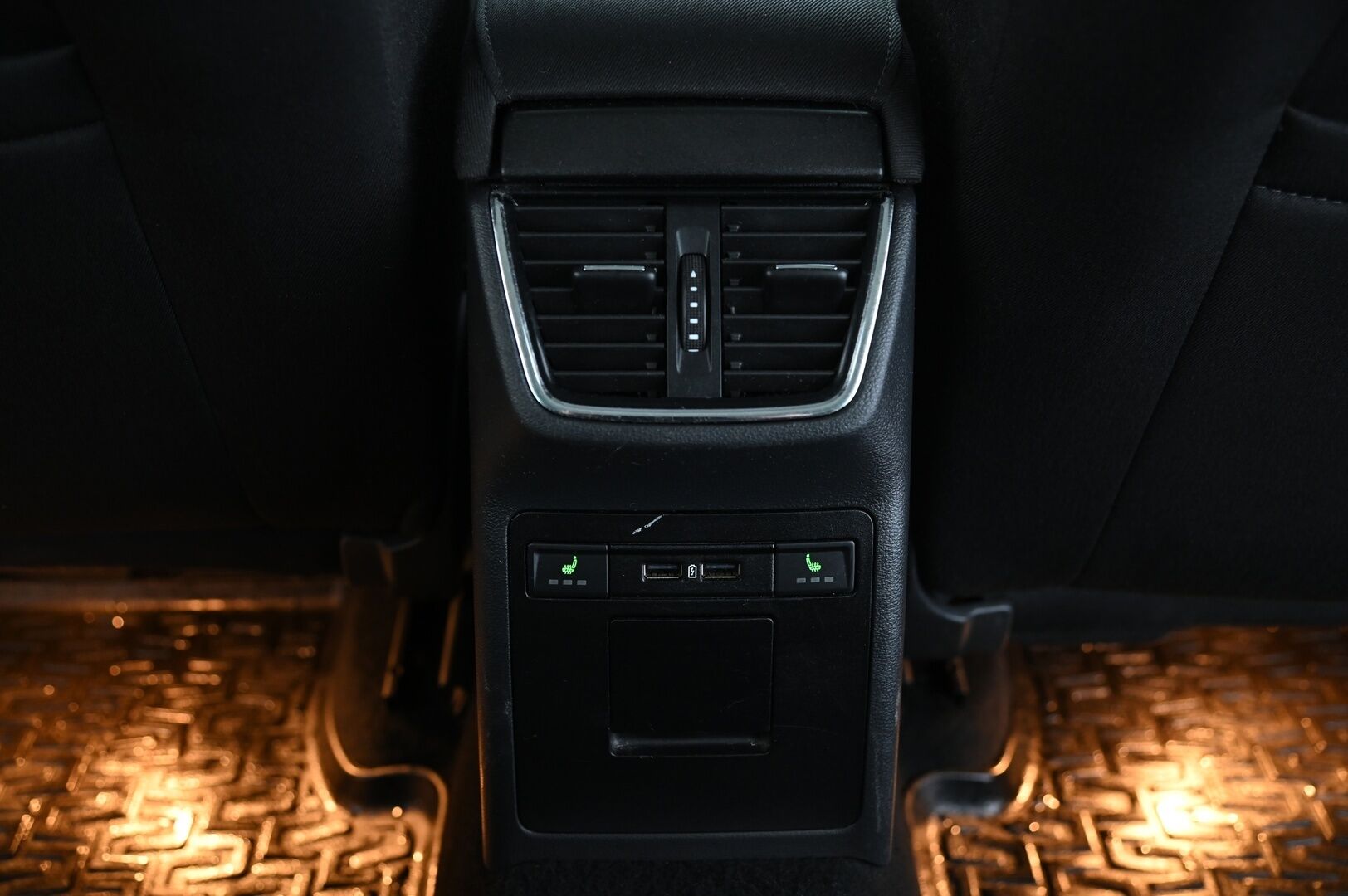 Skoda Octavia 2019 Combi 1,0 TSI Style DSG Autom. - ACC | Webasto | Koukku | Kamera | Kessy | Suomiauto | Blis | LED | Lämpöratti | Penkinlämmitys edessä&takana
