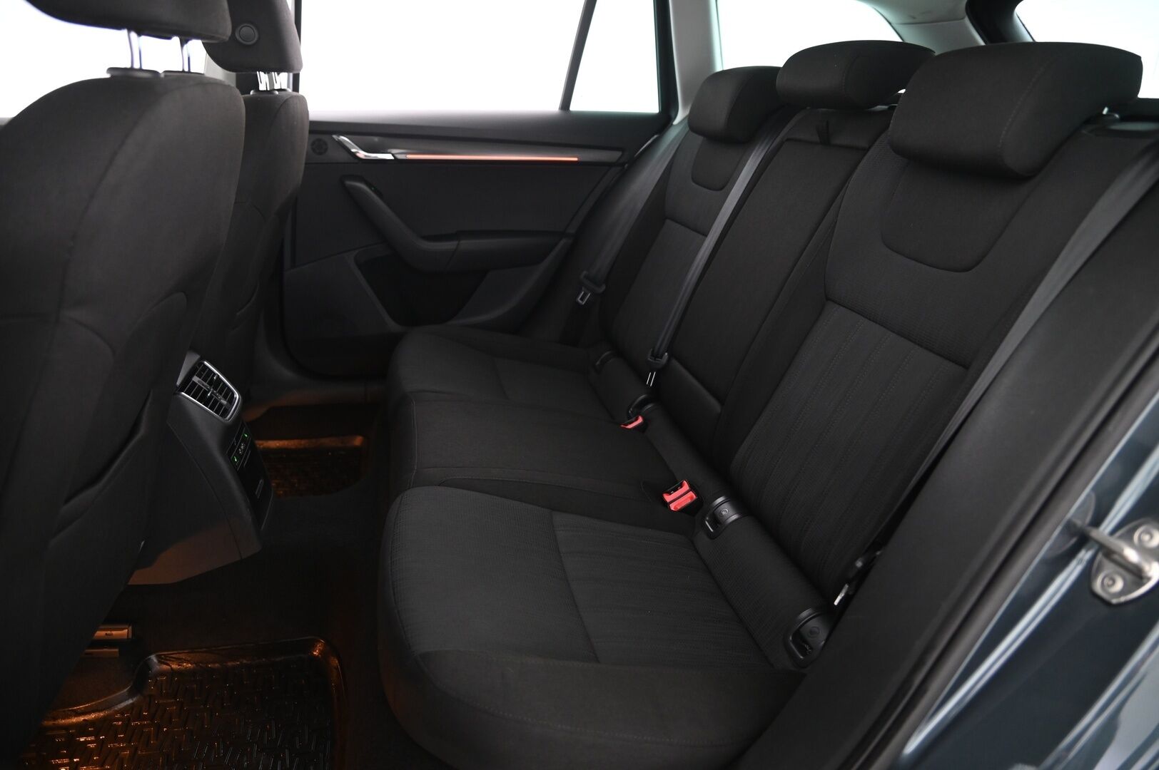Skoda Octavia 2019 Combi 1,0 TSI Style DSG Autom. - ACC | Webasto | Koukku | Kamera | Kessy | Suomiauto | Blis | LED | Lämpöratti | Penkinlämmitys edessä&takana