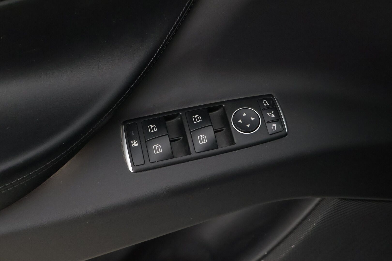 Tesla Model X 2018 100 D 6-Paik * LED / Adapt. Vak / Ilma-alusta / P-Kamera / Kaistavahti / Navi * - 3,99 % KORKOTARJOUS TÄHÄN AUTOON 7.9. ASTI! - Kummatkin renkaat kunnossa / Katsastus 9/26 / Siisti yksilö! *