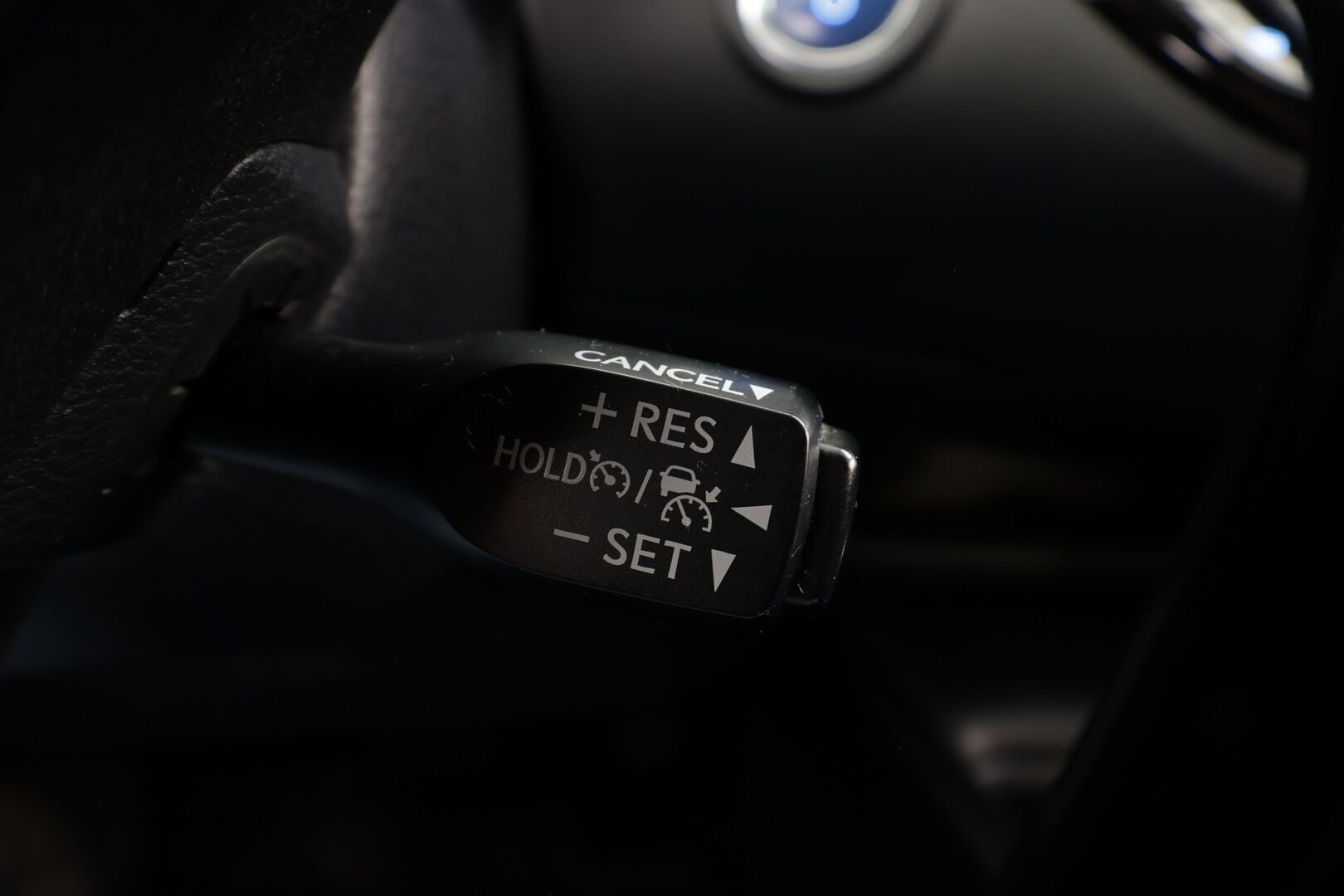 Toyota C-HR 2018 1,8 Hybrid Active * ACC / P.kamera / Navi / KeylessGo / Lohkolämmitin * - Suomi-auto / Kahdet renkaat aluvanteilla / Merkkihuollettu - HULLUT BLACKWEEK JATKOT - KORKOTARJOUS 2,49%