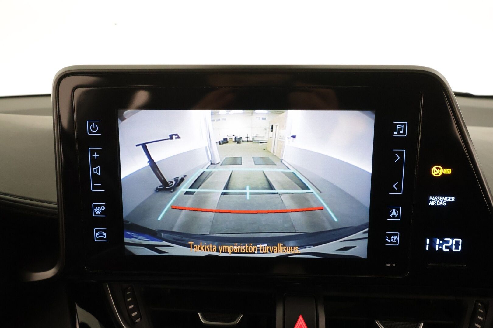 Toyota C-HR 2018 1,8 Hybrid Active * ACC / P.kamera / Navi / KeylessGo / Lohkolämmitin * - Suomi-auto / Kahdet renkaat aluvanteilla / Merkkihuollettu