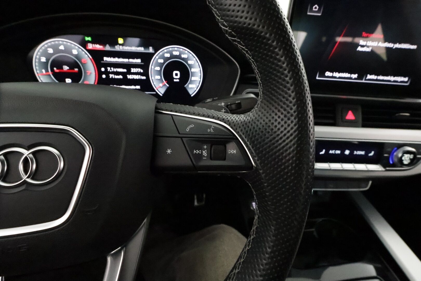 Audi A4 2022 Sedan Business Advanced 40 TFSI 150 kW MHEV S tronic * Webasto / Adapt.Vakkari / Matrix LED / Peruutuskamera / Vetokoukku - S-Line Sisäpaketti / 1-om Suomi-auto / Kahdet Renkaat / Merkkihuollettu / Sporttipenkit / Hyvät varusteet!