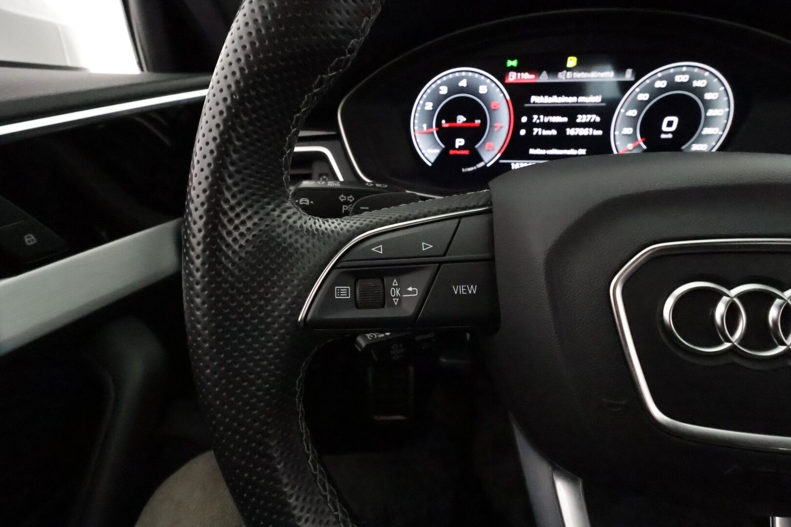 Audi A4 2022 Sedan Business Advanced 40 TFSI 150 kW MHEV S tronic * Webasto / Adapt.Vakkari / Matrix LED / Peruutuskamera / Vetokoukku - S-Line Sisäpaketti / 1-om Suomi-auto / Kahdet Renkaat / Merkkihuollettu / Sporttipenkit / Hyvät varusteet! - HULLUT JOULUT KORKOTARJOUS 2,49% 