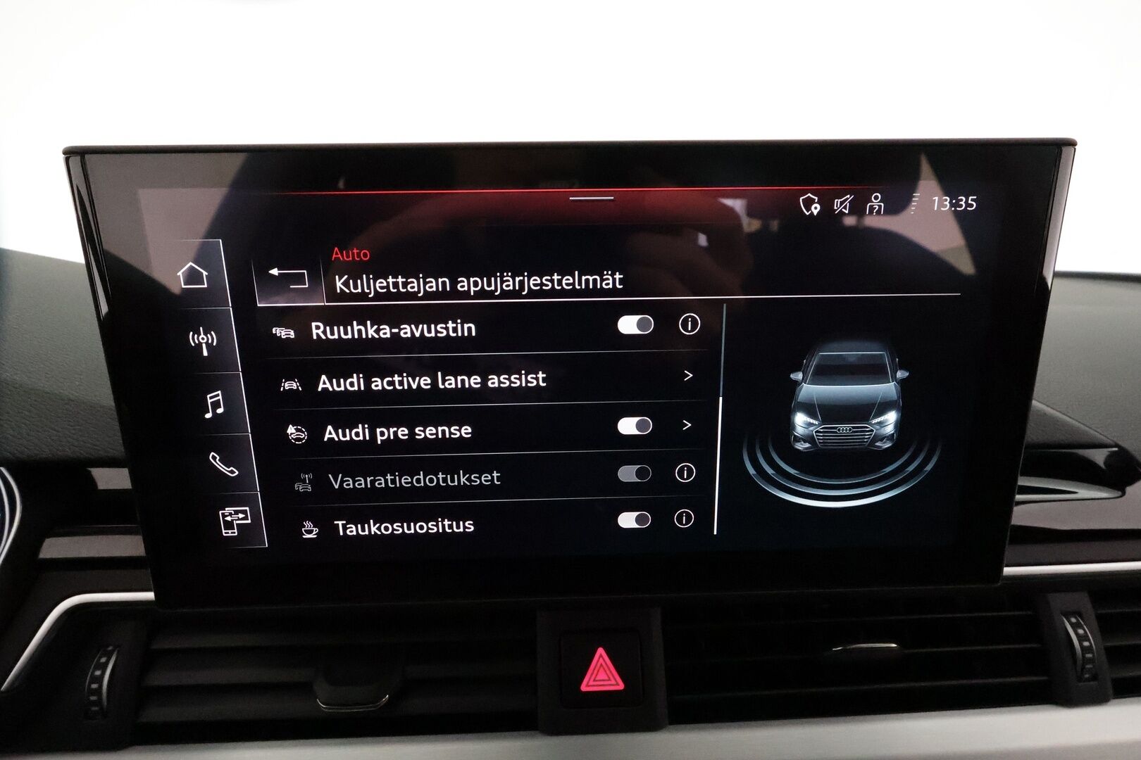 Audi A4 2022 Sedan Business Advanced 40 TFSI 150 kW MHEV S tronic **Webasto / Koukku / ACC / Matrix-LED / P.Kamera / Sporttipenkit - 1-om Suomi-auto / Kahdet Renkaat / Merkkihuollettu!