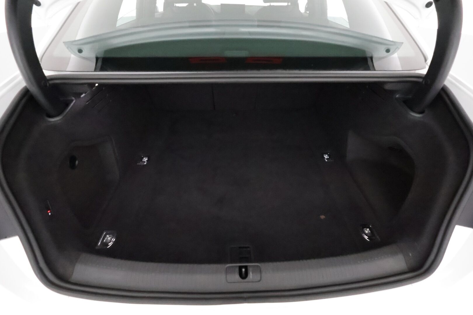 Audi A4 2022 Sedan Business Advanced 40 TFSI 150 kW MHEV S tronic **Webasto / Koukku / ACC / Matrix-LED / P.Kamera / Sporttipenkit - 1-om Suomi-auto / Kahdet Renkaat / Merkkihuollettu!