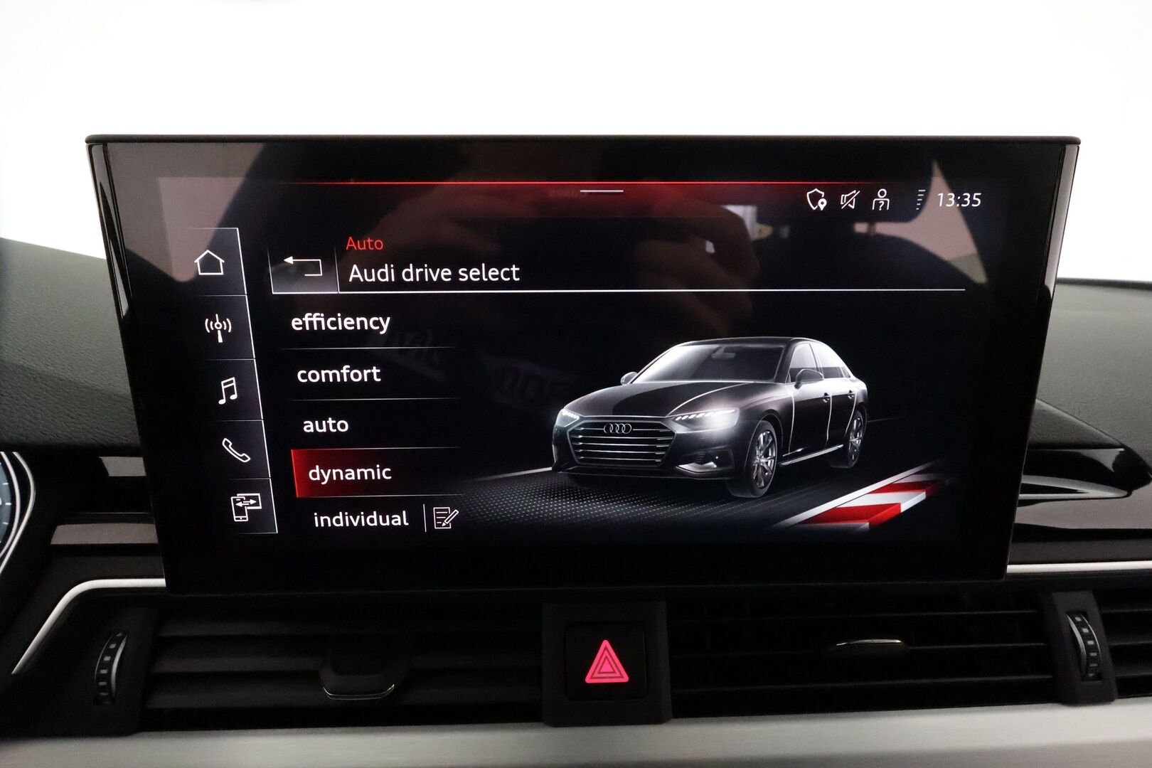 Audi A4 2022 Sedan Business Advanced 40 TFSI 150 kW MHEV S tronic **Webasto / Koukku / ACC / Matrix-LED / P.Kamera / Sporttipenkit - 1-om Suomi-auto / Kahdet Renkaat / Merkkihuollettu!