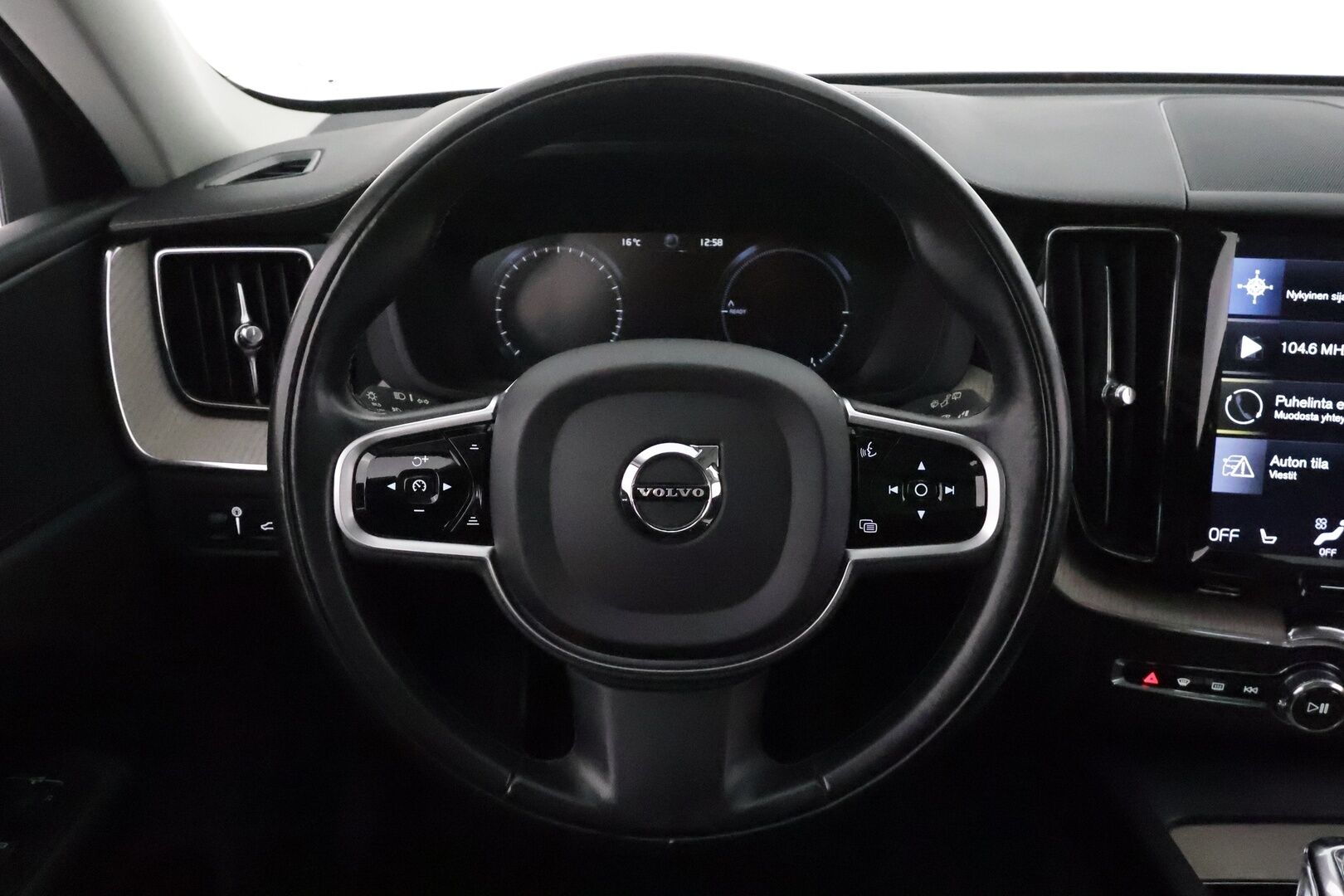 Volvo XC60 2019 T8 AWD Inscription aut *ACC / Panorama / Full LED / Ilma-alusta / Muistipenkki / Webasto / P.kamera / Koukku / Navi / Nahat* - Suomi-auto / Kahdet renkaat aluvanteilla