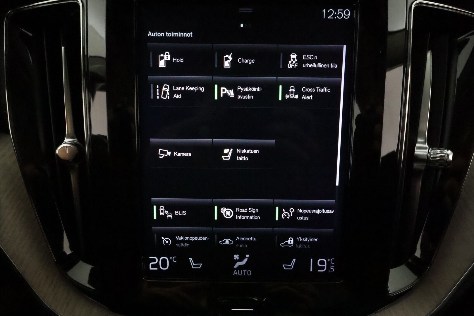 Volvo XC60 2019 T8 AWD Inscription aut *ACC / Panorama / Full LED / Ilma-alusta / Muistipenkki / Webasto / P.kamera / Koukku / Navi / Nahat* - Suomi-auto / Kahdet renkaat aluvanteilla - HULLUT BLACKWEEK JATKOT - KORKOTARJOUS 2,49%