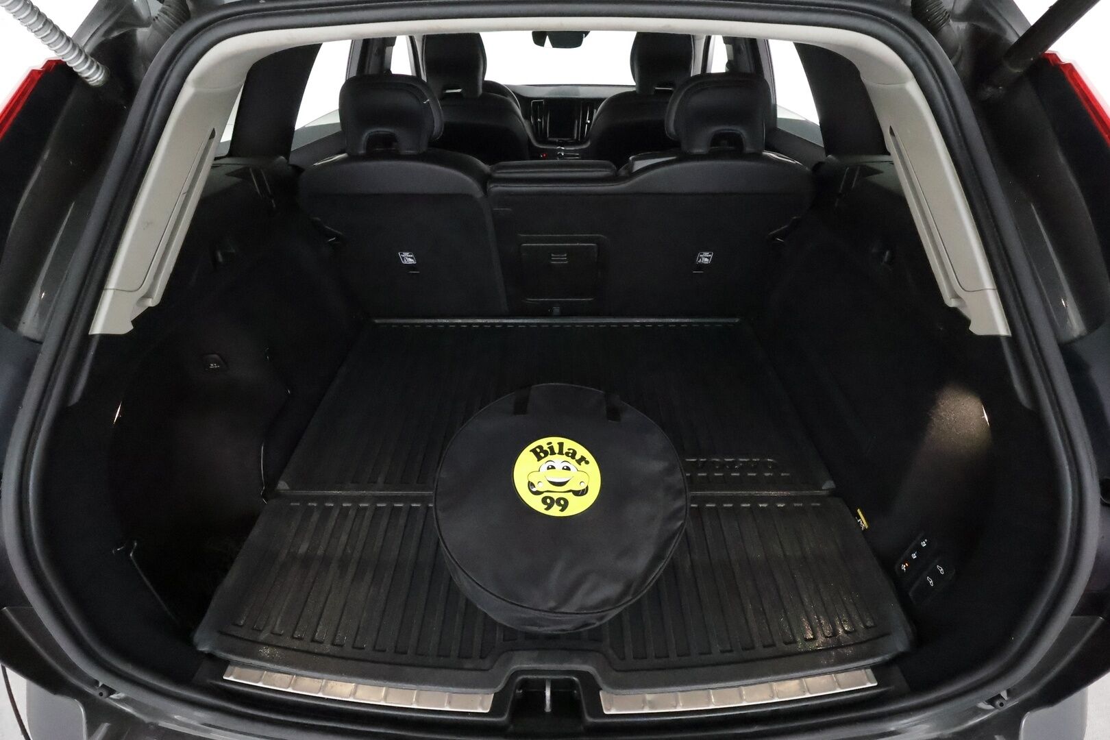 Volvo XC60 2019 T8 AWD Inscription aut *ACC / Panorama / Full LED / Ilma-alusta / Muistipenkki / Webasto / P.kamera / Koukku / Navi / Nahat* - Suomi-auto / Kahdet renkaat aluvanteilla - HULLUT BLACKWEEK JATKOT - KORKOTARJOUS 2,49%