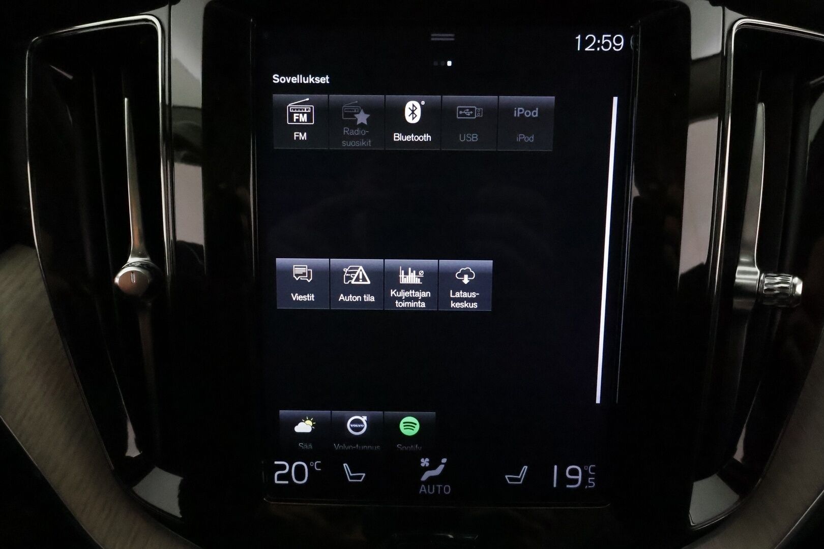 Volvo XC60 2019 T8 AWD Inscription aut *ACC / Panorama / Full LED / Ilma-alusta / Muistipenkki / Webasto / P.kamera / Koukku / Navi / Nahat* - Suomi-auto / Kahdet renkaat aluvanteilla - HULLUT BLACKWEEK JATKOT - KORKOTARJOUS 2,49%