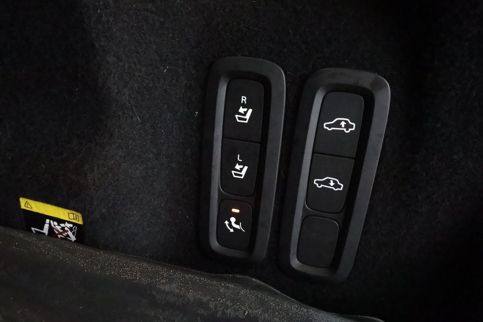 Volvo XC60 2019 T8 AWD Inscription aut *ACC / Panorama / Full LED / Ilma-alusta / Muistipenkki / Webasto / P.kamera / Koukku / Navi / Nahat* - Suomi-auto / Kahdet renkaat aluvanteilla