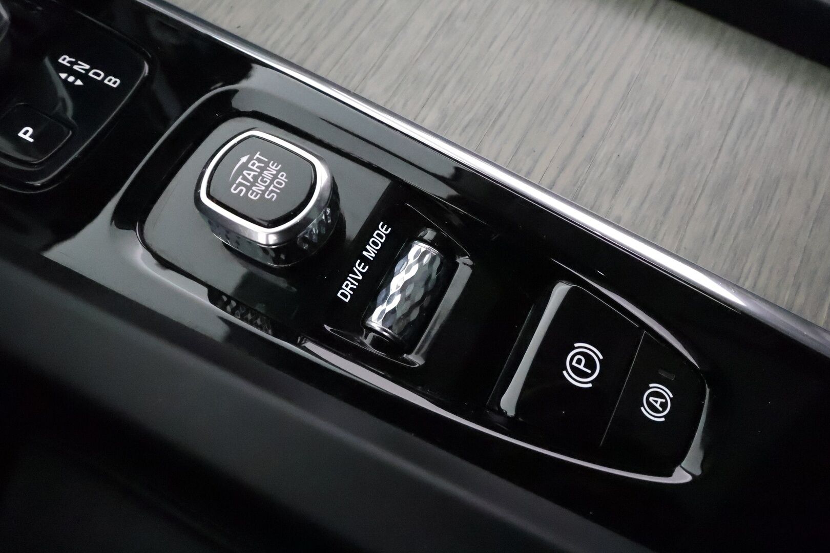 Volvo XC60 2019 T8 AWD Inscription aut *ACC / Panorama / Full LED / Ilma-alusta / Muistipenkki / Webasto / P.kamera / Koukku / Navi / Nahat* - Suomi-auto / Kahdet renkaat aluvanteilla