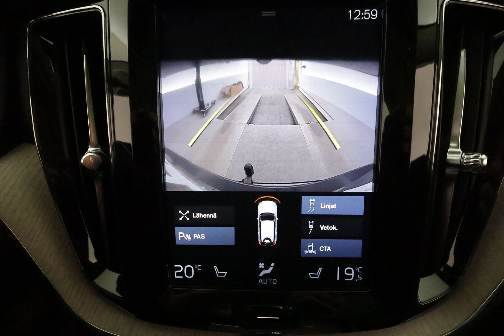 Volvo XC60 2019 T8 AWD Inscription aut *ACC / Panorama / Full LED / Ilma-alusta / Muistipenkki / Webasto / P.kamera / Koukku / Navi / Nahat* - Suomi-auto / Kahdet renkaat aluvanteilla - HULLUT BLACKWEEK JATKOT - KORKOTARJOUS 2,49%