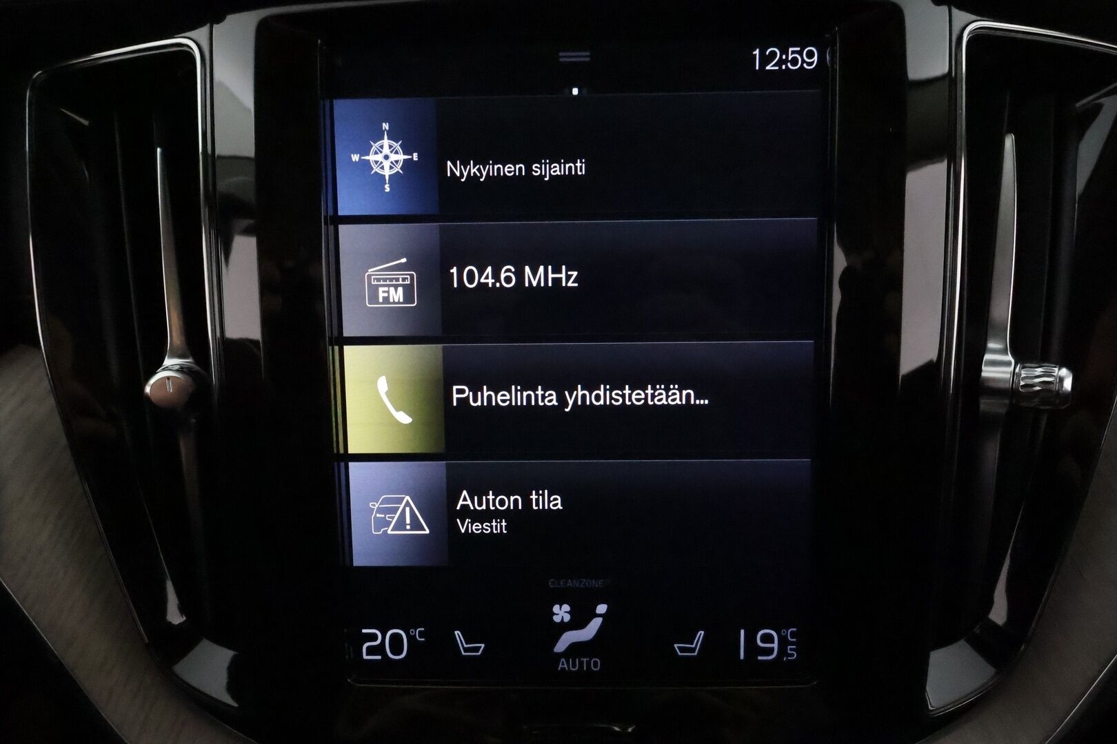 Volvo XC60 2019 T8 AWD Inscription aut *ACC / Panorama / Full LED / Ilma-alusta / Muistipenkki / Webasto / P.kamera / Koukku / Navi / Nahat* - Suomi-auto / Kahdet renkaat aluvanteilla