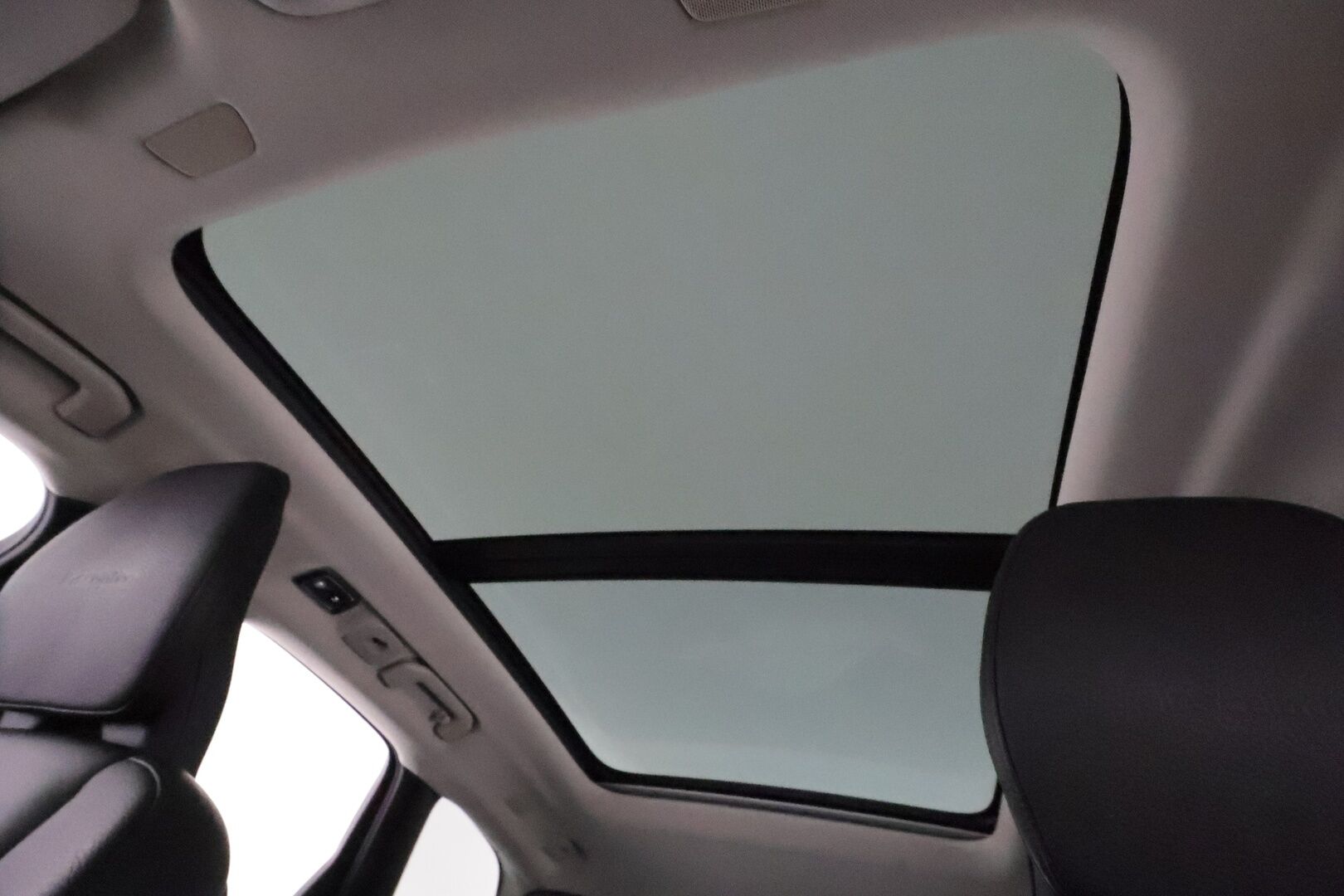 Volvo XC60 2019 T8 AWD Inscription aut *ACC / Panorama / Full LED / Ilma-alusta / Muistipenkki / Webasto / P.kamera / Koukku / Navi / Nahat* - Suomi-auto / Kahdet renkaat aluvanteilla