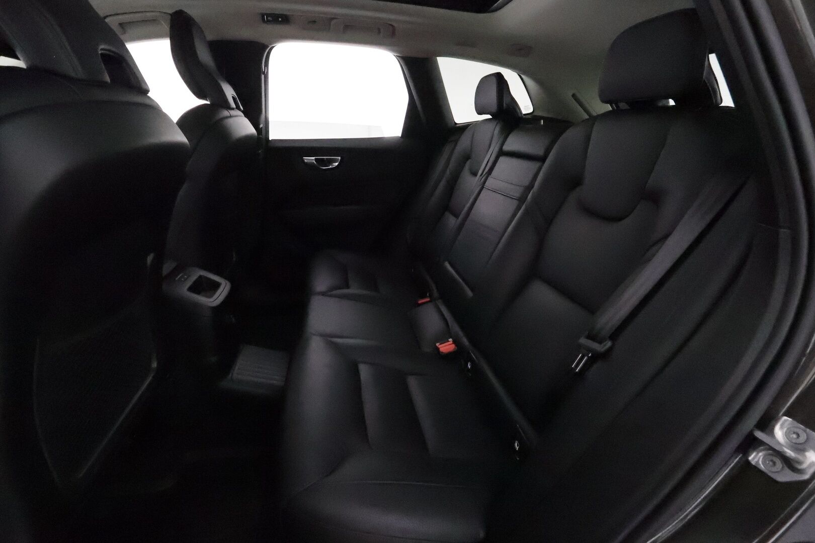 Volvo XC60 2019 T8 AWD Inscription aut *ACC / Panorama / Full LED / Ilma-alusta / Muistipenkki / Webasto / P.kamera / Koukku / Navi / Nahat* - Suomi-auto / Kahdet renkaat aluvanteilla
