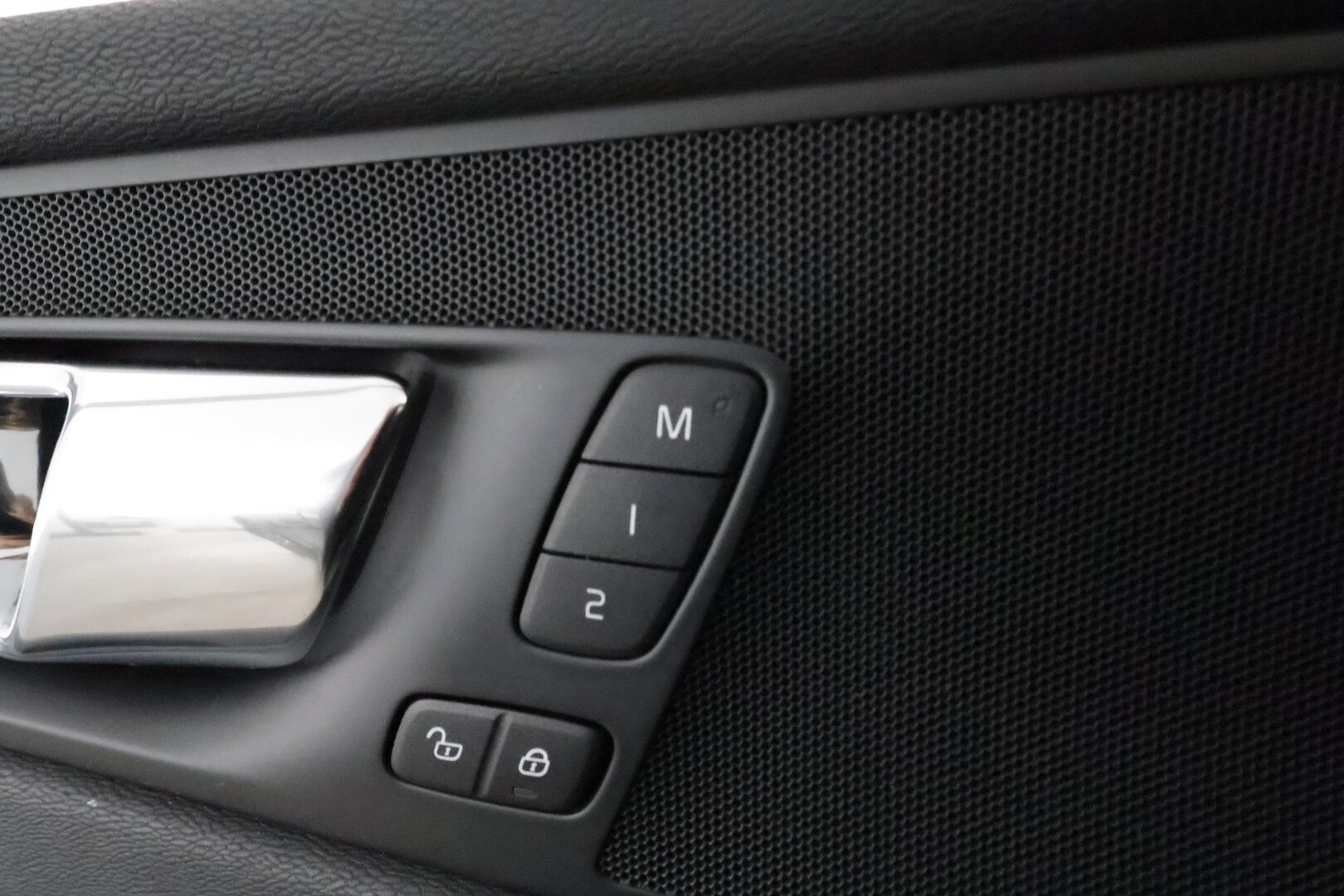Volvo XC60 2019 T8 AWD Inscription aut *ACC / Panorama / Full LED / Ilma-alusta / Muistipenkki / Webasto / P.kamera / Koukku / Navi / Nahat* - Suomi-auto / Kahdet renkaat aluvanteilla