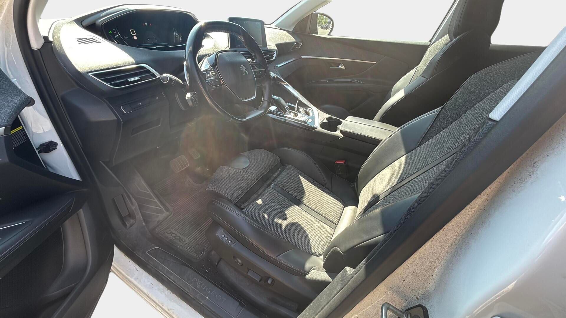 Peugeot 3008 2019 Allure BlueHDi 130 EAT8-automaatti* Suomi-auto / ACC / Sähkö muistipenkit / Adapt. LED / Webasto / P. tutkat * - Upealla helmiäis Metallivärillä / Jakohihna vaihdettu / Bliss / Digimittaristo / Keyless GO / Carplay / Sähköinen luukku jalan heilautuksella 
