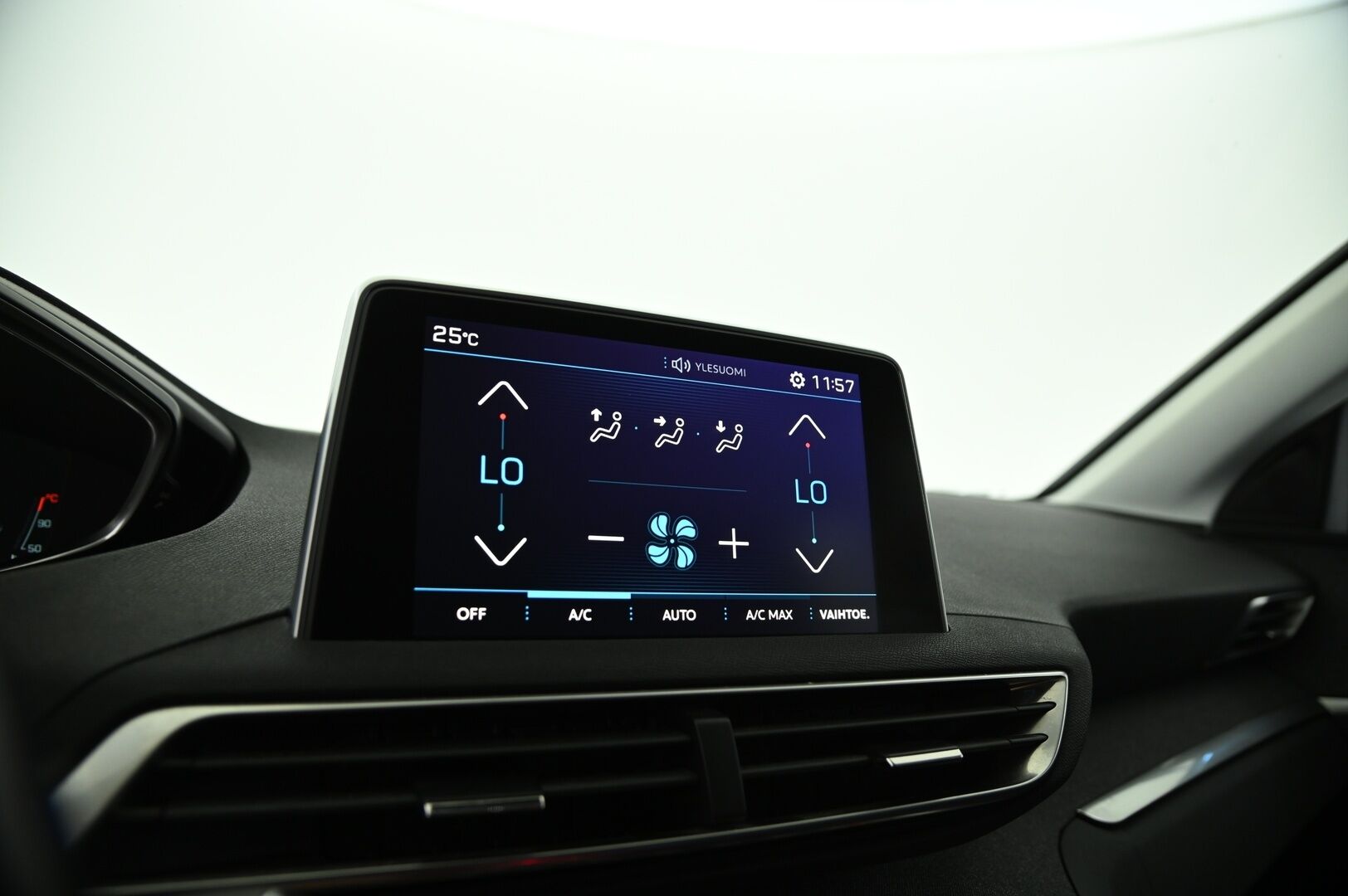 Peugeot 3008 2019 Allure BlueHDi 130 EAT8-automaatti* Suomi-auto / ACC / Sähkö muistipenkit / Adapt. LED / Webasto / P. tutkat * - Upealla helmiäis Metallivärillä / Jakohihna vaihdettu 11/24 / Bliss / Digimittaristo / Keyless GO / Carplay / Sähköinen luukku jalan heilautuksella 