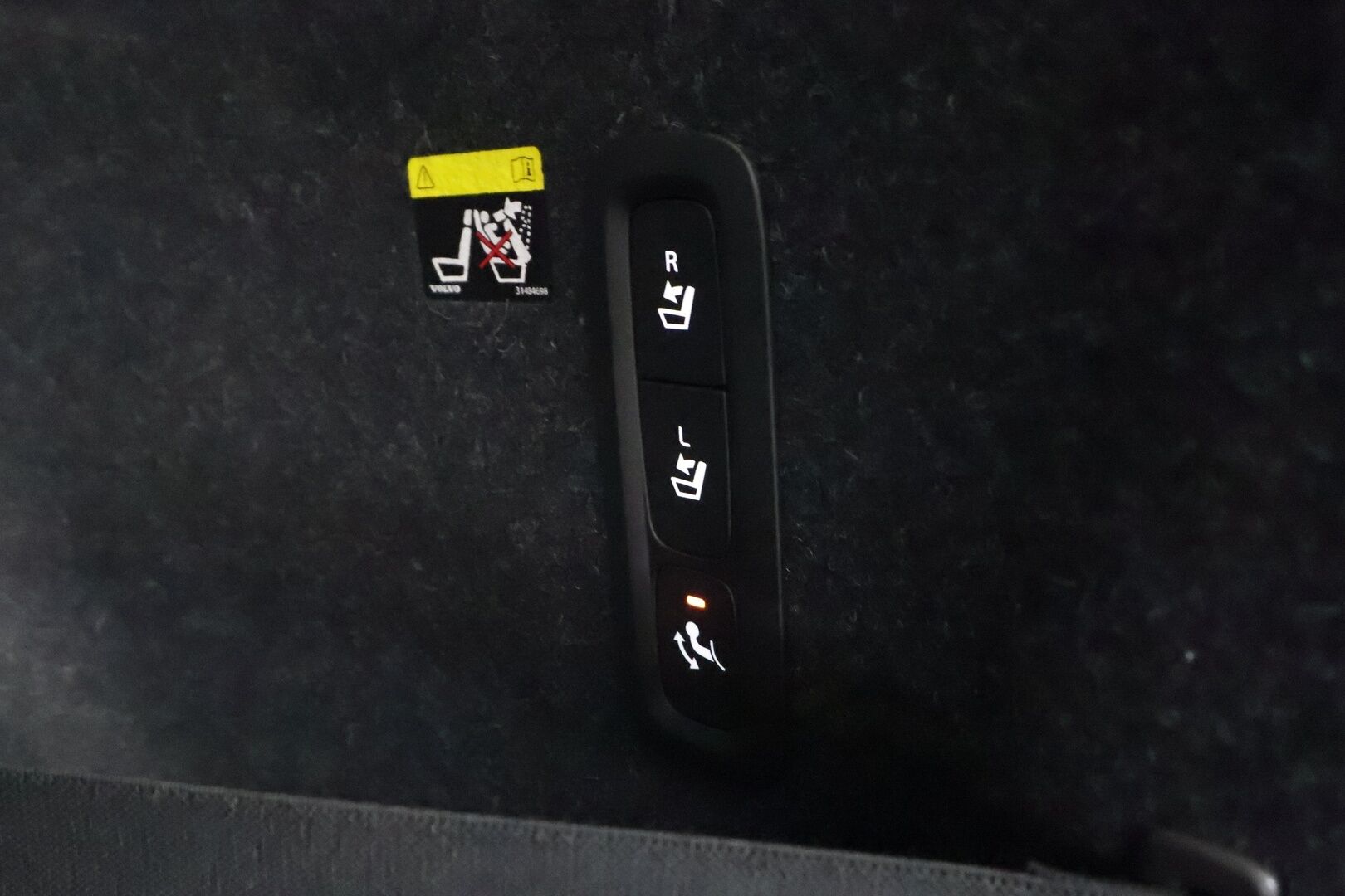 Volvo XC40 2019 T4 AWD Business Inscription aut * Webasto / Koukku / ACC / Full-LED / P.Kamera / Sportpenkki Muistilla / Navi * - Suomi-auto / Kahdet renkaat aluvanteilla / Merkkihuollot