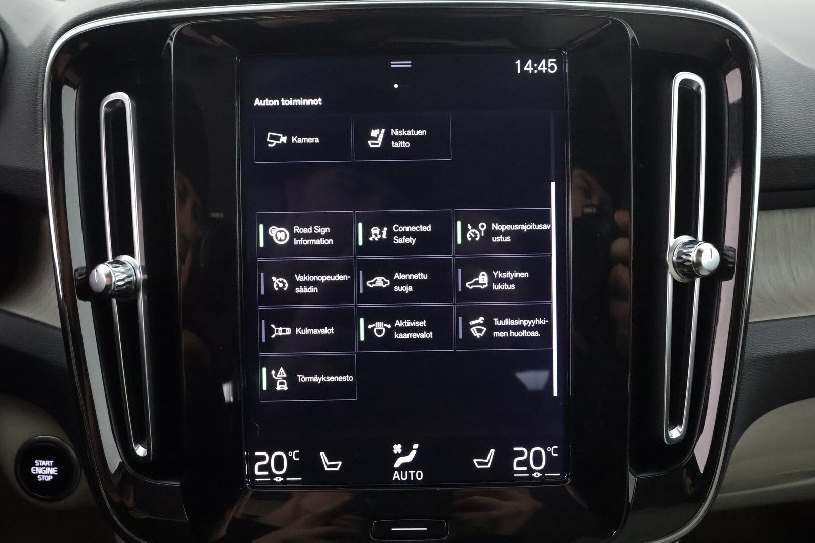 Volvo XC40 2019 T4 AWD Business Inscription aut * Webasto / Koukku / ACC / Full-LED / P.Kamera / Sportpenkki Muistilla / Navi * - Suomi-auto / Kahdet renkaat aluvanteilla / Merkkihuollot