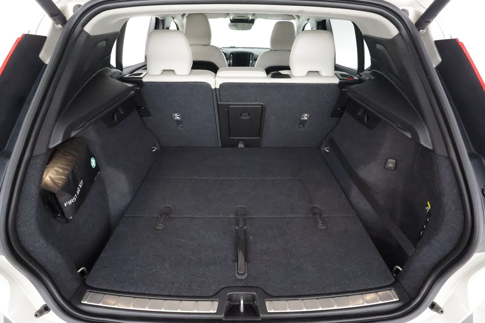 Volvo XC40 2019 T4 AWD Business Inscription aut * Webasto / Koukku / ACC / Full-LED / P.Kamera / Sportpenkki Muistilla / Navi * - Suomi-auto / Kahdet renkaat aluvanteilla / Merkkihuollot