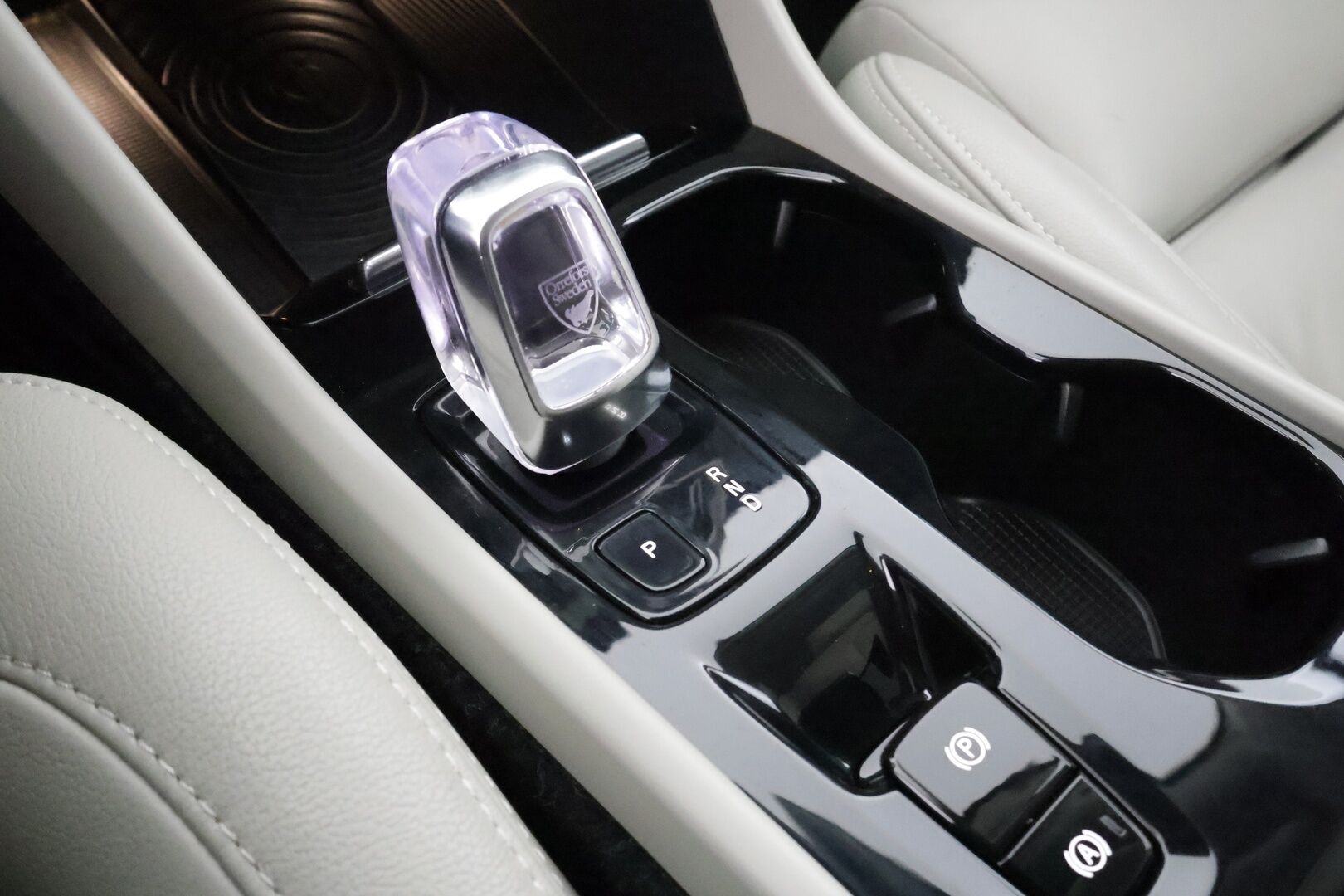 Volvo XC40 2019 T4 AWD Business Inscription aut * Webasto / Koukku / ACC / Full-LED / P.Kamera / Sportpenkki Muistilla / Navi * - Suomi-auto / Kahdet renkaat aluvanteilla / Merkkihuollot