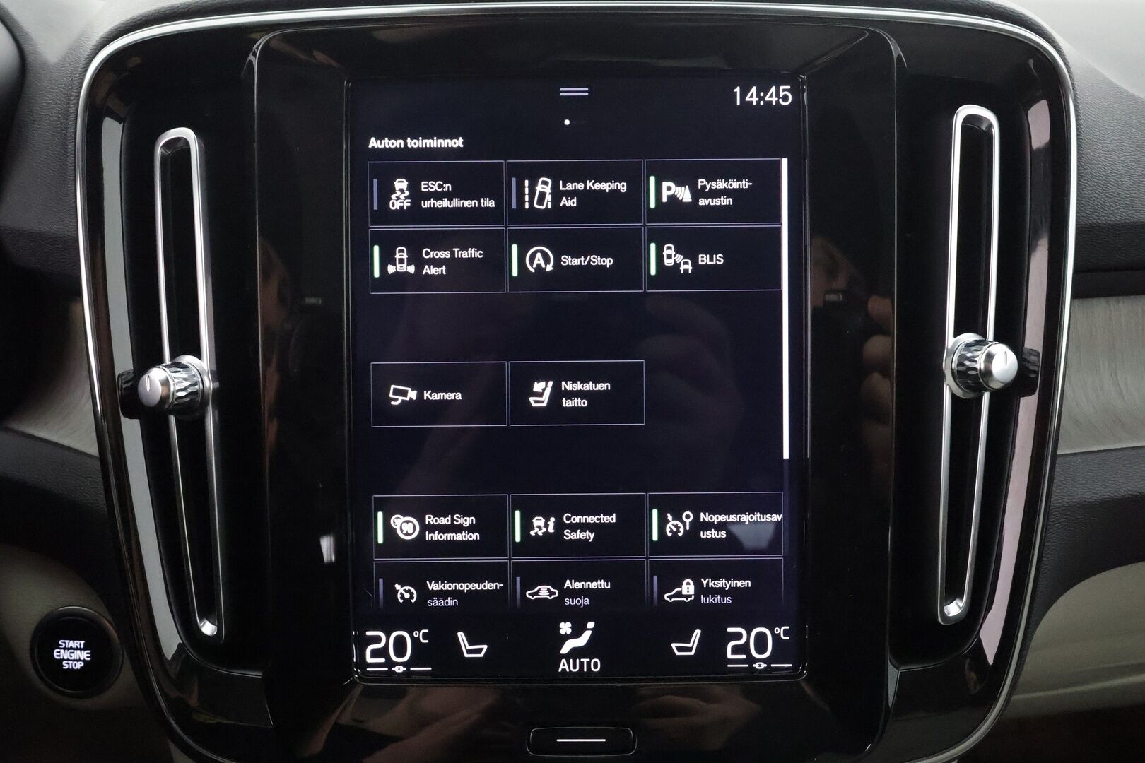 Volvo XC40 2019 T4 AWD Business Inscription aut * Webasto / Koukku / ACC / Full-LED / P.Kamera / Sportpenkki Muistilla / Navi * - Suomi-auto / Kahdet renkaat aluvanteilla / Merkkihuollot